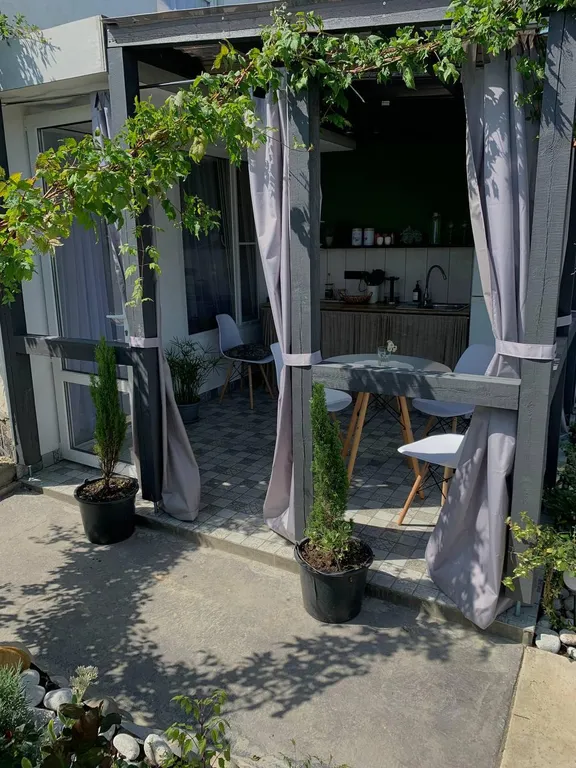 Уютная комната с верандой