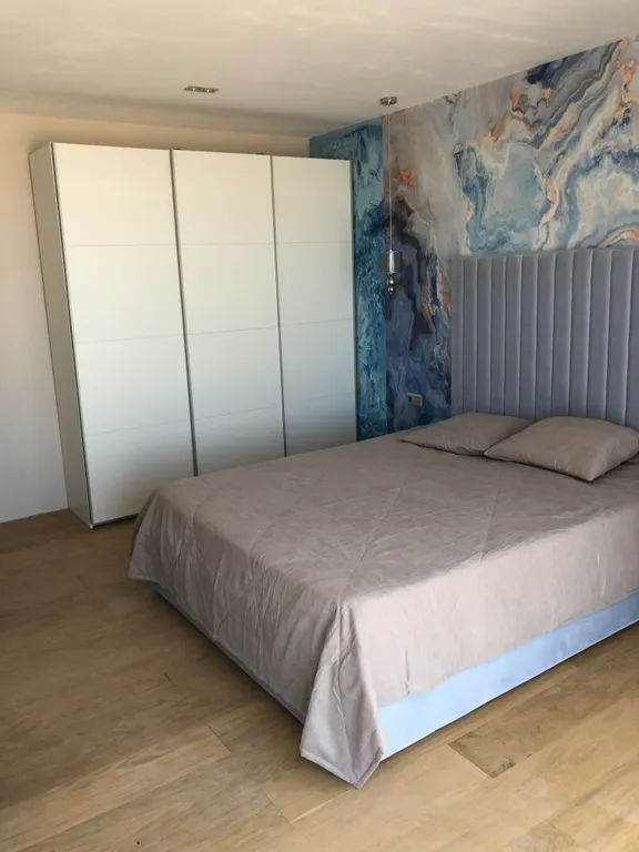 Современный стильный дом у моря