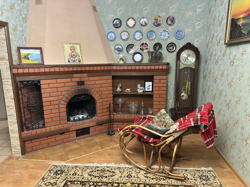 Частный дом с камином