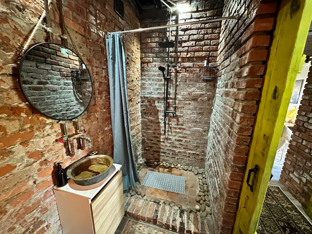 Таунхаус с кинотеатром в стиле лофт. 
3 минуты до Волги. Песчаный пляж