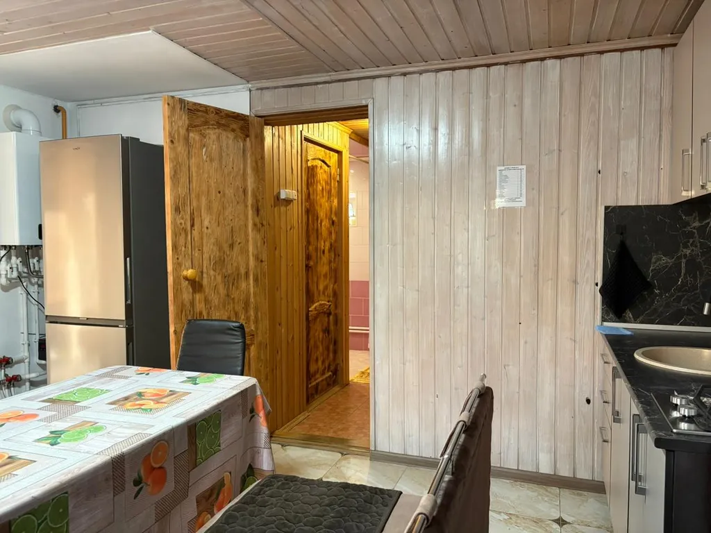 Домик у реки Дах с видом на горы