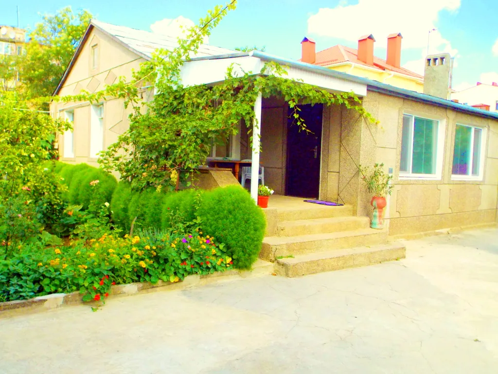 Коттедж 4-комнатный Дом — аренда посуточно в Евпатория