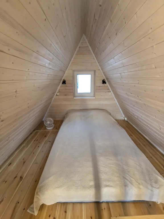 Уютный дом a-frame с видом на горы на побережье Чёрного моря