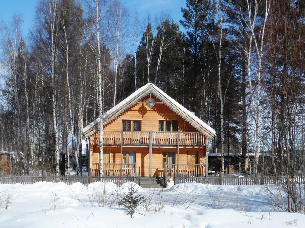 Уютный дом с камином на байкале