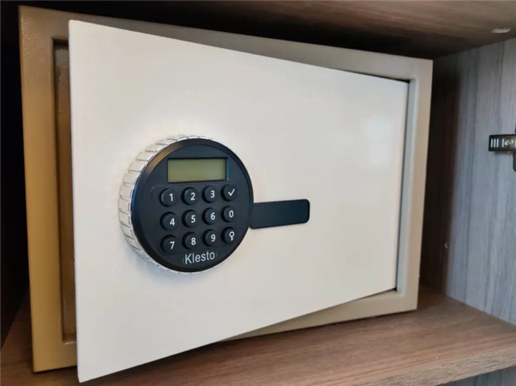 Люкс двухкомнатный с прямым видом на море и балконом (Корп.В)