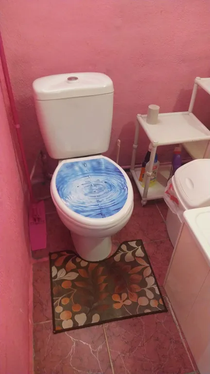 Уютный дом в зеленом дворе