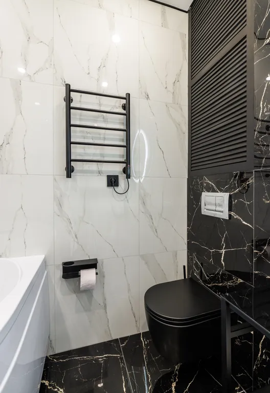 Уютная кино-студия с проектором и большой ванной