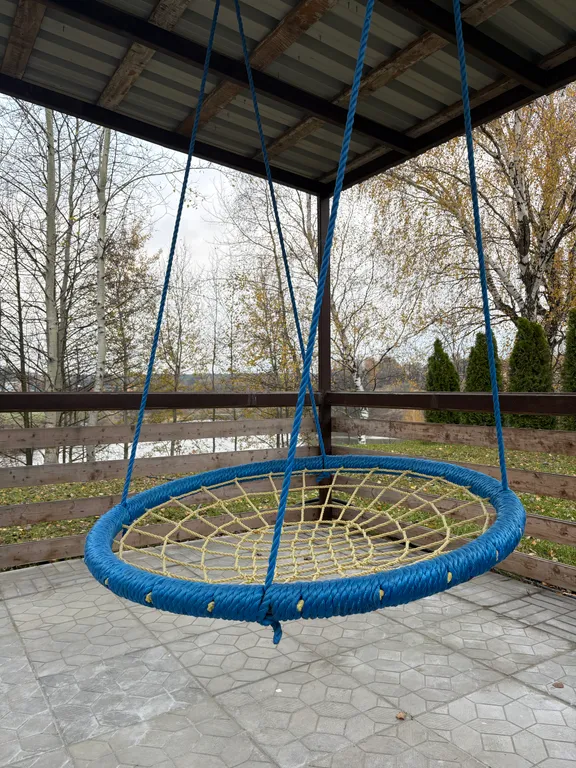 Дом с сауной и тёплым бассейном у пруда