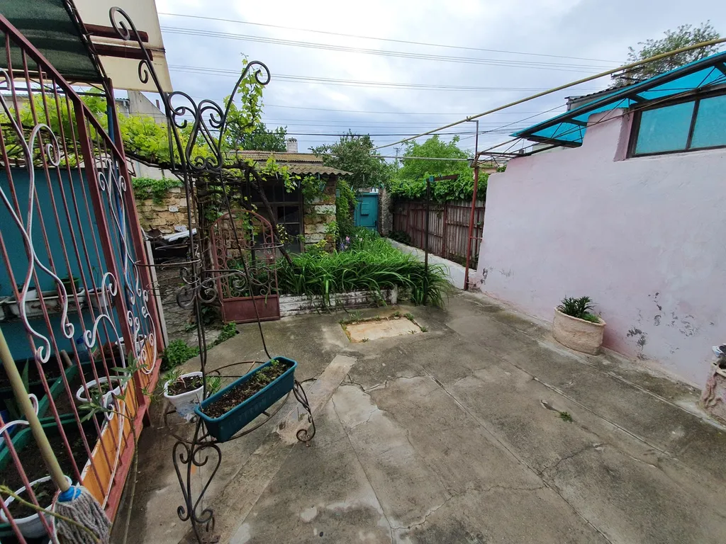 Двухкомнатный дом рядом с театральной площадью в евпатории