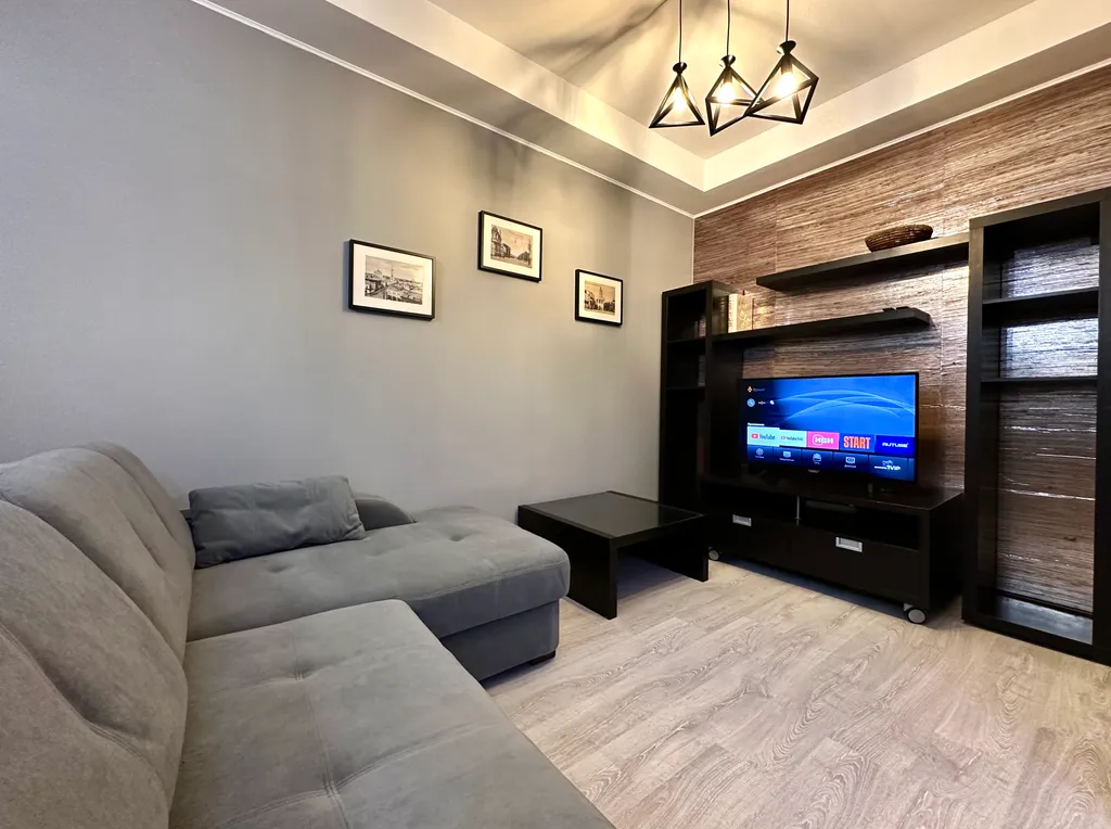 Двухкомнатная студия. Идеальная локация. Парковка во дворе.