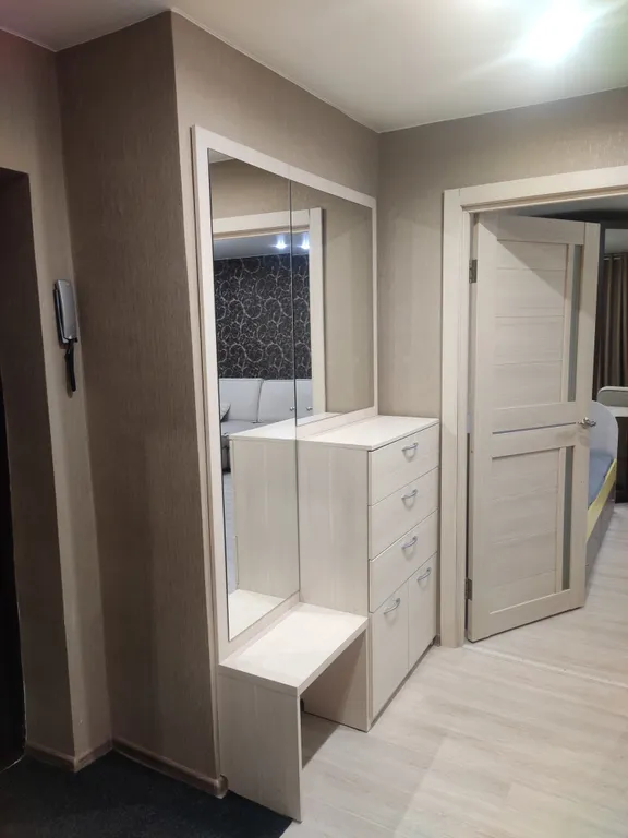 2-комнатная уютная и теплая квартира с хорошим ремонтом.