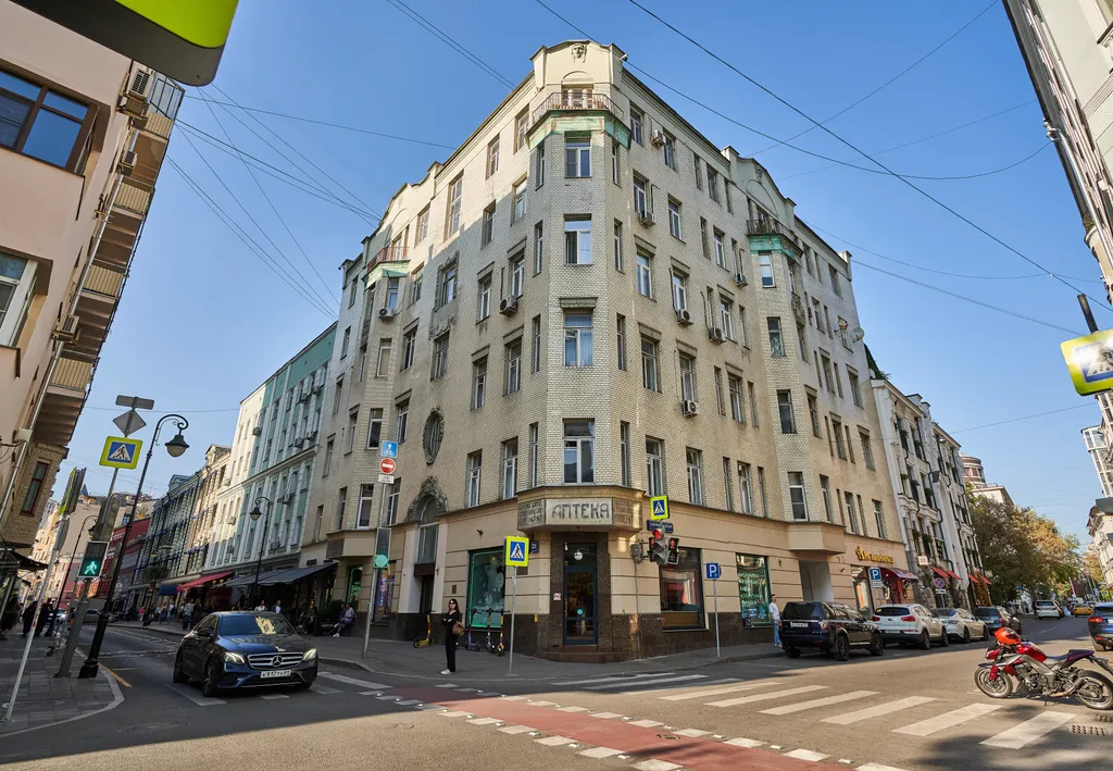 Квартира 3-комнатная квартира в знаменитом доме на Патриарших прудах в центре — Москва