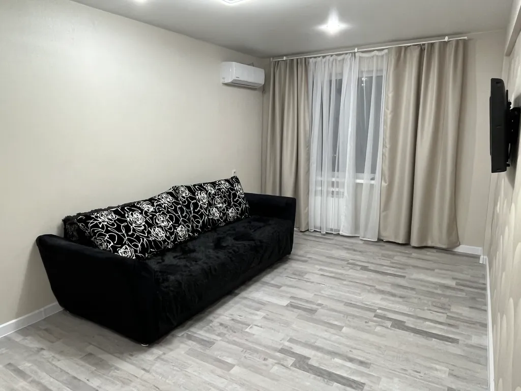 Уютная солнечная квартира с большой лоджией и видом на весь город