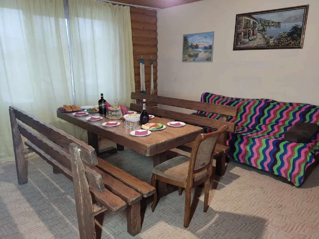 Уютный коттедж с террасой рядом с озером Парк кафе