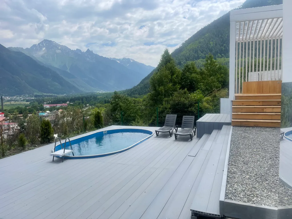 Коттедж Neon с видом на горы, подогреваемым бассейном, баней, чаном