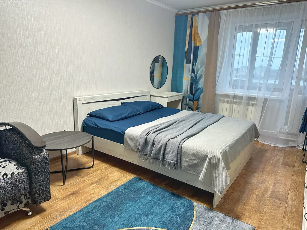 Двухкомнатная квартира с видом на реку на набережной