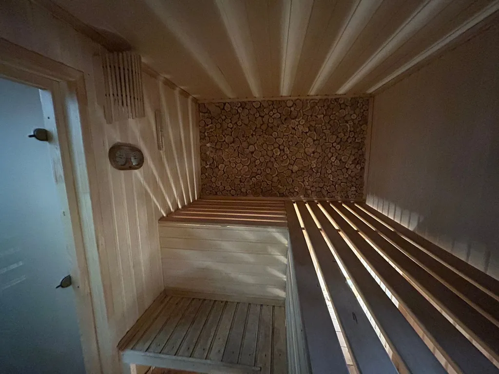 Большой дом в лесу с баней, чаном и сап бордами – для отдыха и праздника