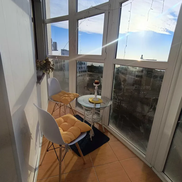 Уютная трёхкомнатная квартира с видом на залив в центре города