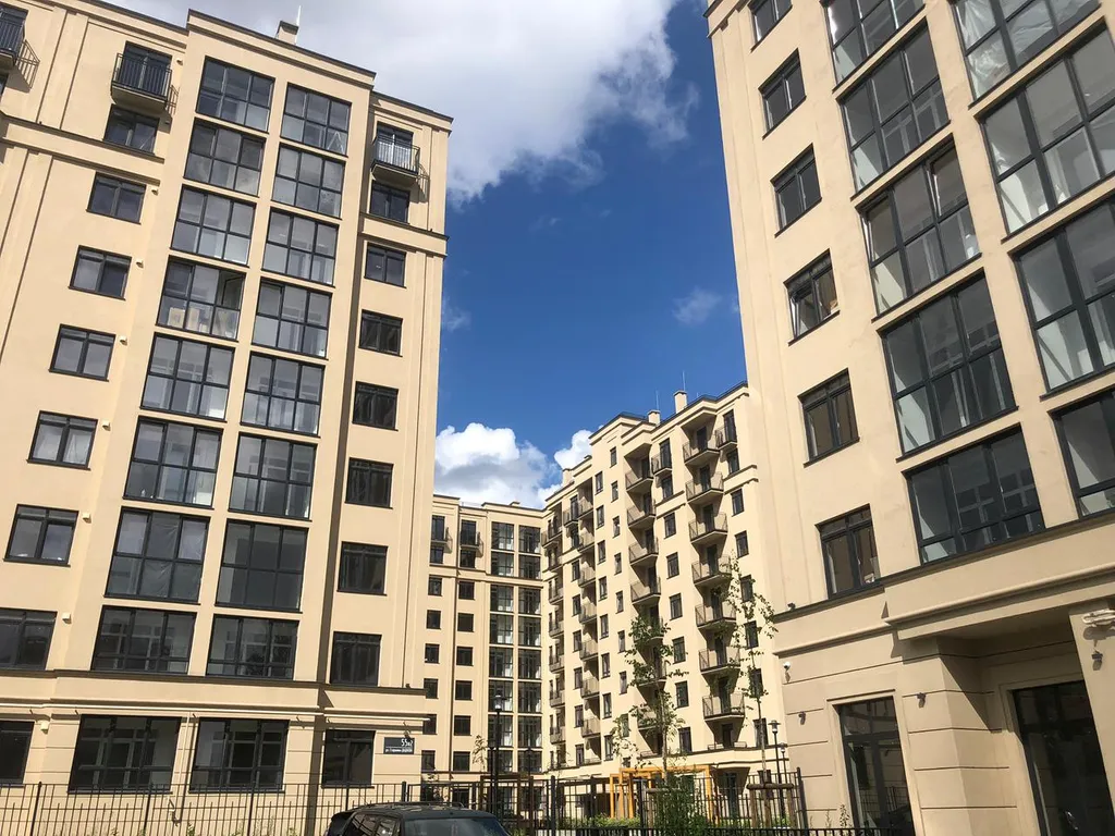 Апартаменты "Пикассо" - индустриальный шик с яркими акцентами