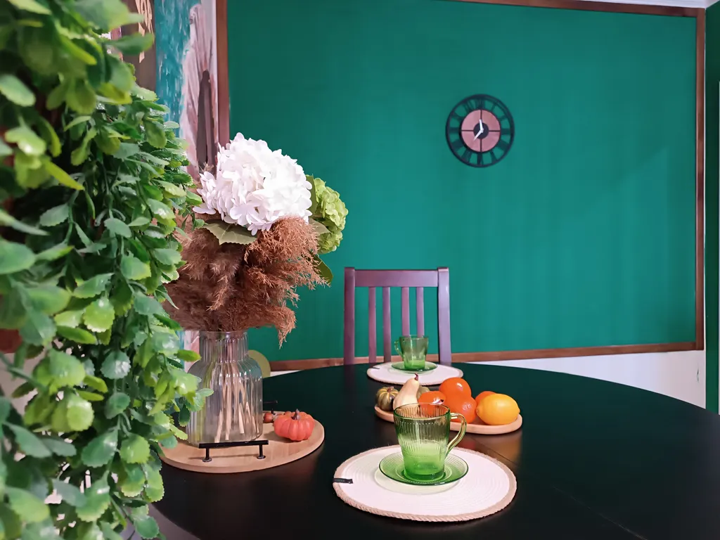 Великолепная студия с интересным дизайном в стиле французского кафе