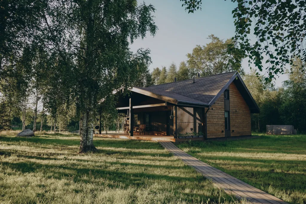 Дом на берегу реки