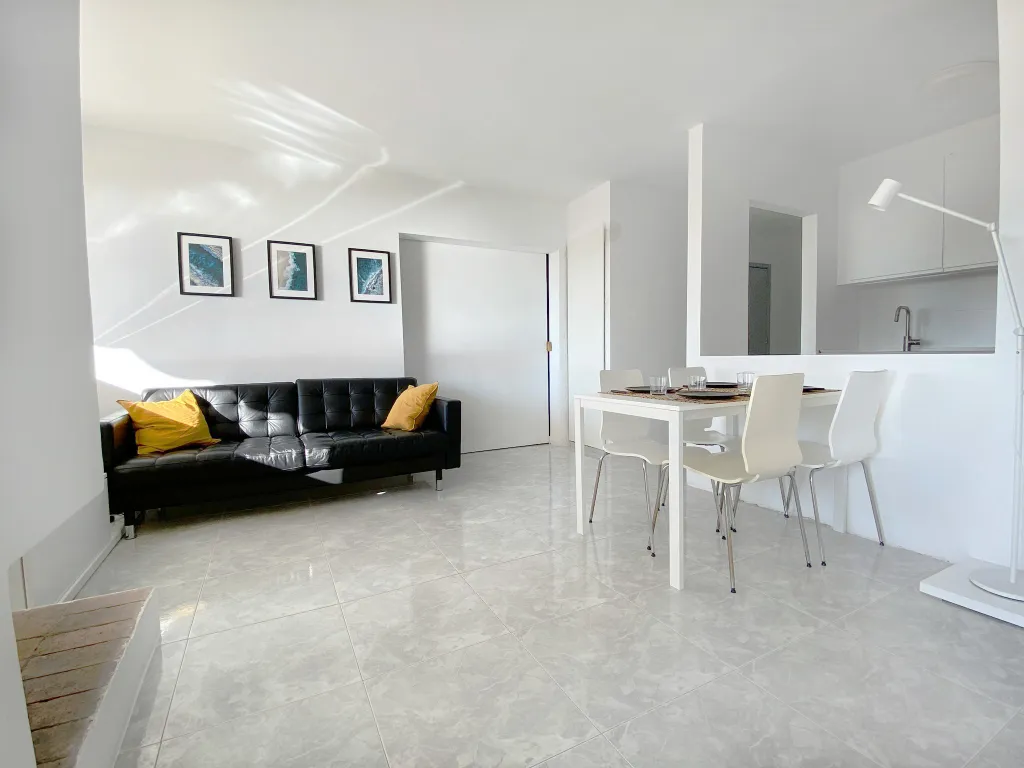 Апартаменты с шикарным видом на море и Ситжес