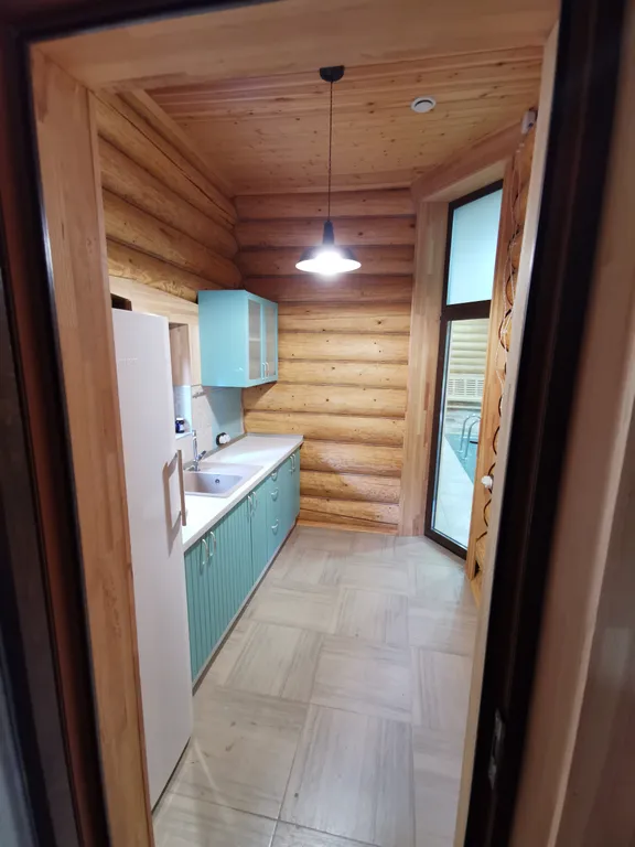 Уютный коттедж из бруса с бассейном