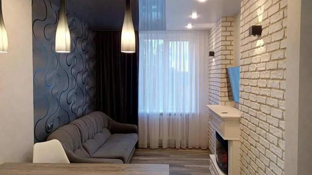 Сталинка вблизи вокзалов и исторического центра