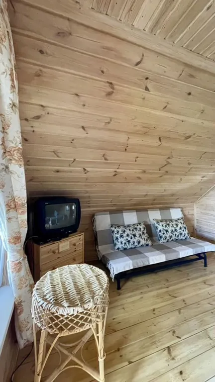 Домик на берегу Оки на территории сельской усадьбы Варежка