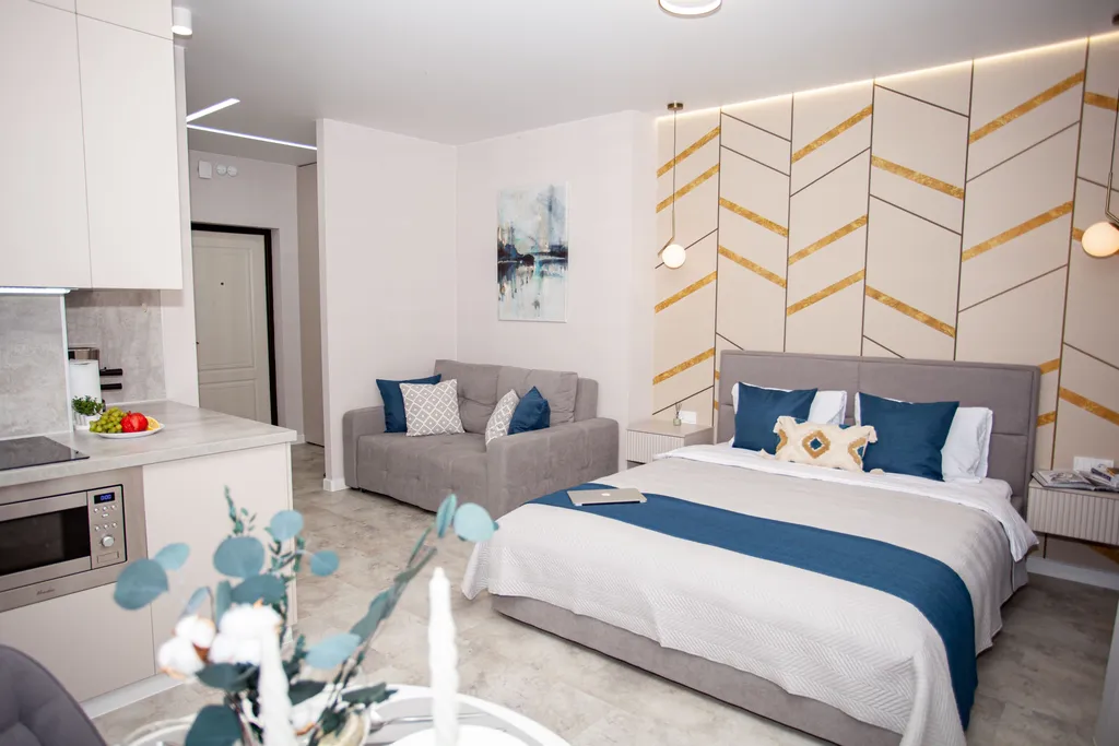 Студия в сердце города с видом на жд вокзал