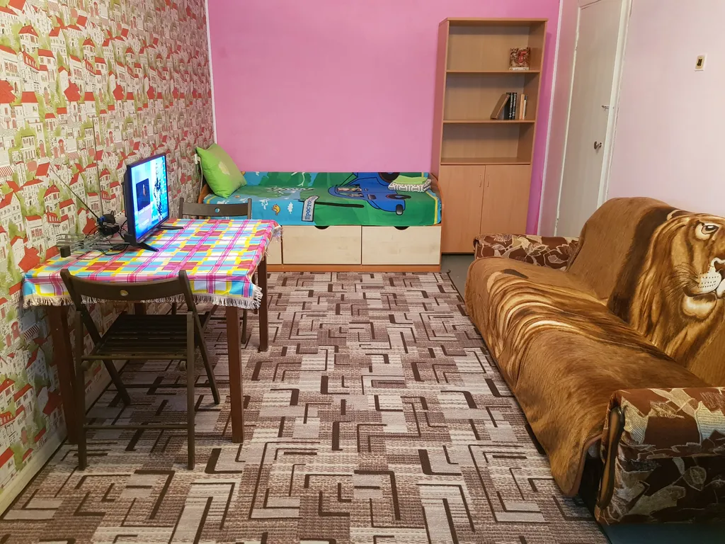 1-комнатная квартира рядом с центром Илизарова — аренда посуточно в Курган