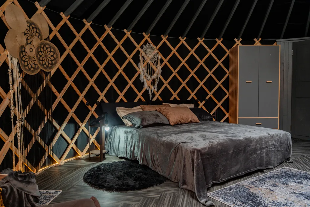 Юрта в лесу