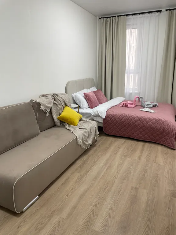 Современная студия с двухспальной кроватью в Люберцах