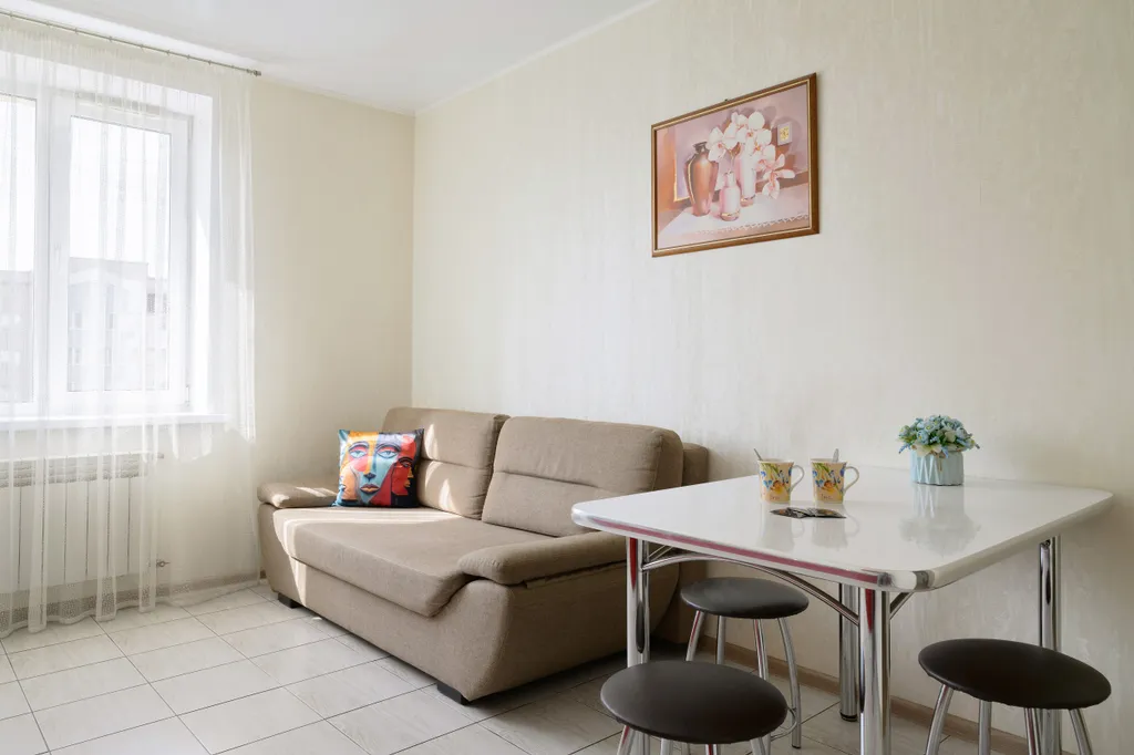 Современная двухкомнатная квартира с изолированными комнатами в центре