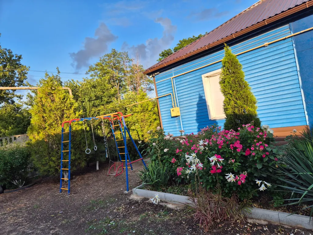 Дача с бассейном на море