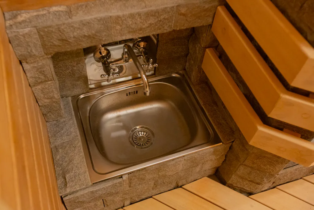 Большой трехэтажный дом