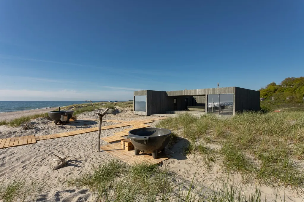 Дом между морем и озером