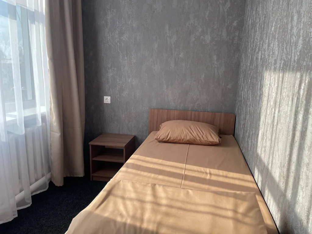 Новый уютный номер с двумя раздельными односпальными кроватями