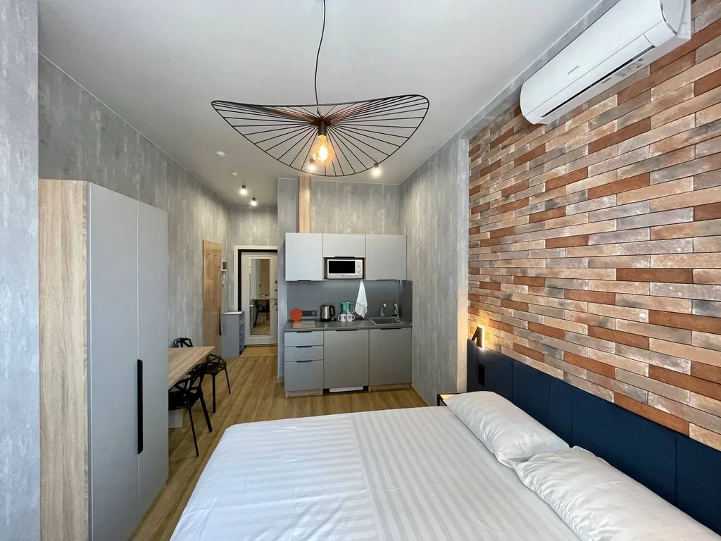 "В Гости!" на Запорожской 69  (1к студия №7 рядом с БЦ "Сити")