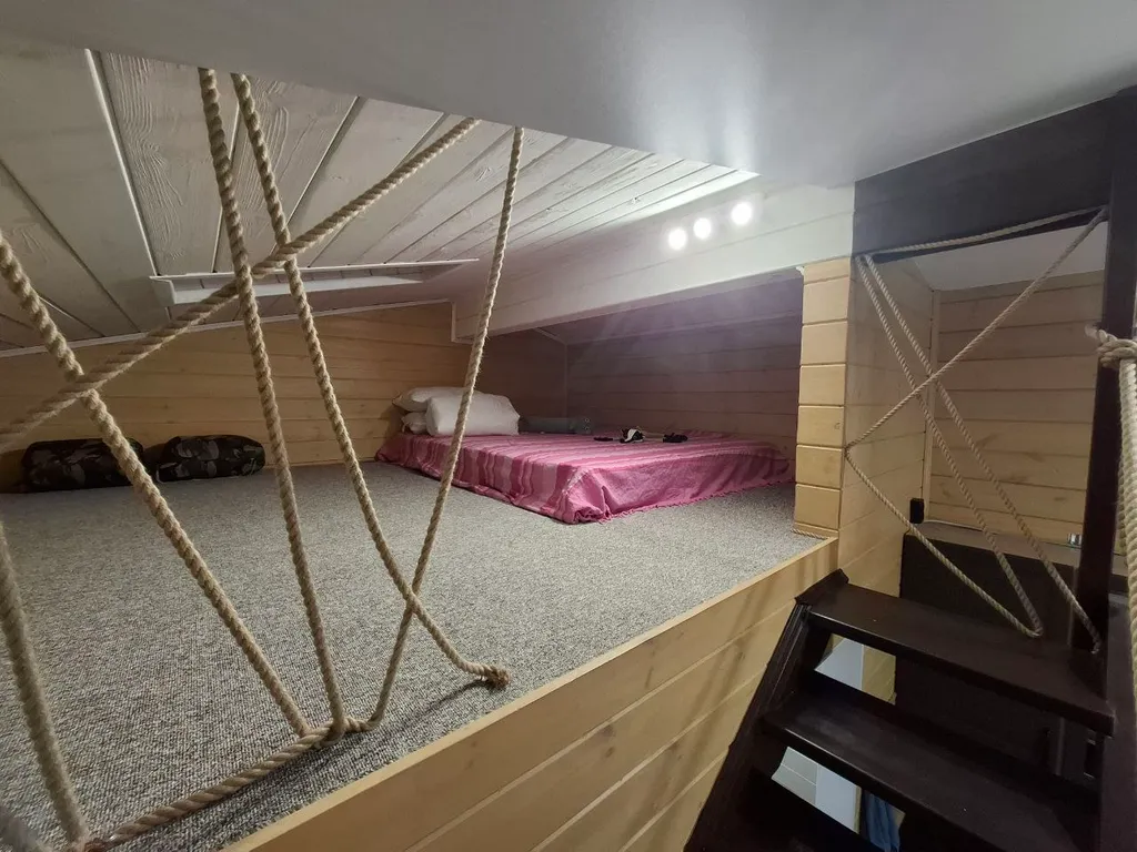 Дом с мансардой в соснах