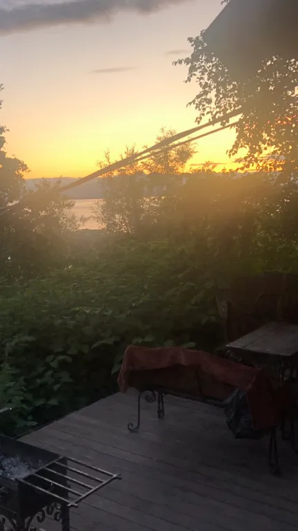 Домик в центре города, вид на бухту