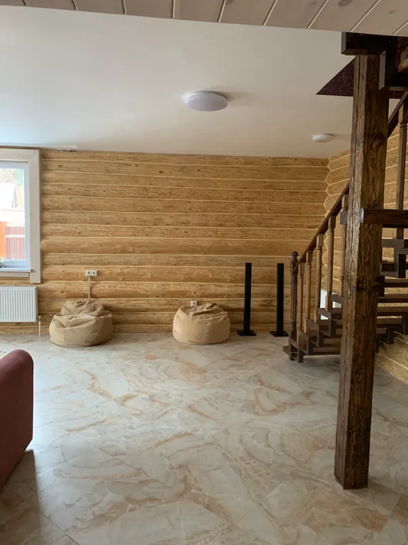 Дом в окружении леса