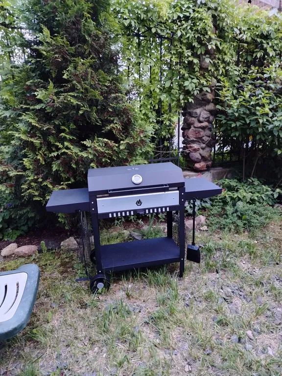 Уединенная часть дома с садом и барбекю