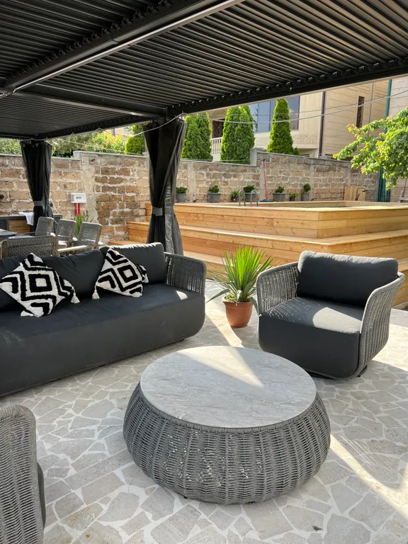 Современная вилла с приватным бассейном и панорамным видом на Арарат