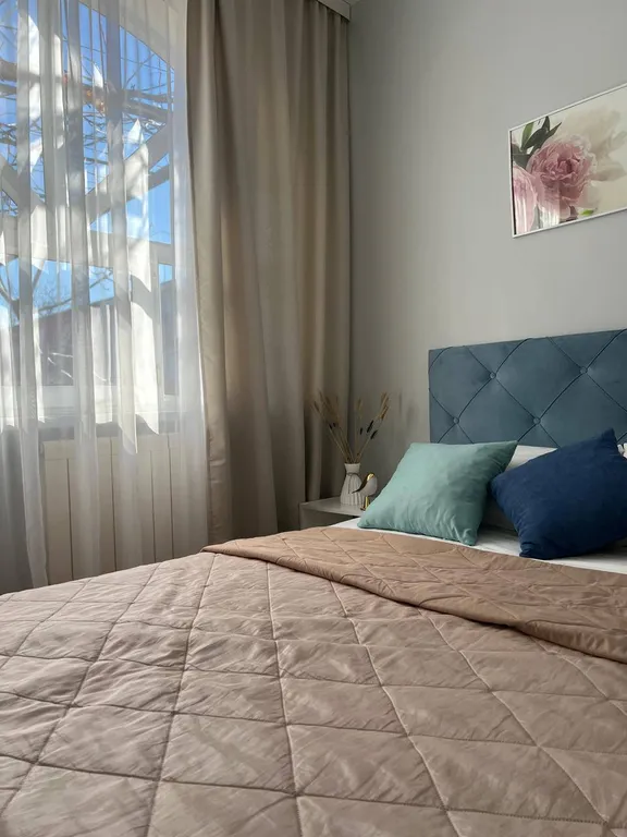 Дом сапфир с бассейном в центре