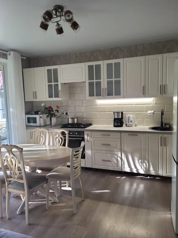 Дом у залива и клуба Фаворит