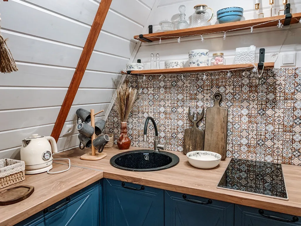 Пpocторный 4-местный А-фрейм с чанoм и банeй нa берегу реки Дубна