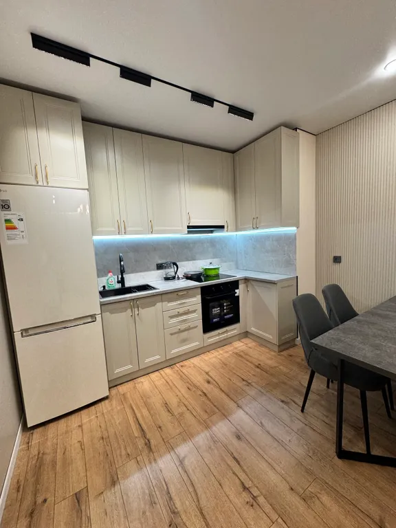 Новая квартира в центре города с видом на горы