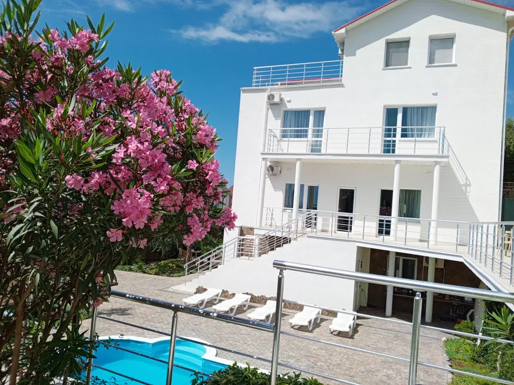 Две смежные комнаты с санузлом для четырёх человек