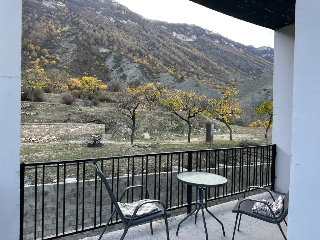 Второй этаж панорамного дома среди вершин